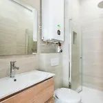 Conviviale Et Elegant 17 파리